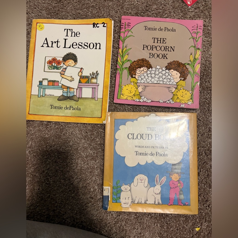 Tomie de Paola Children's Book Set